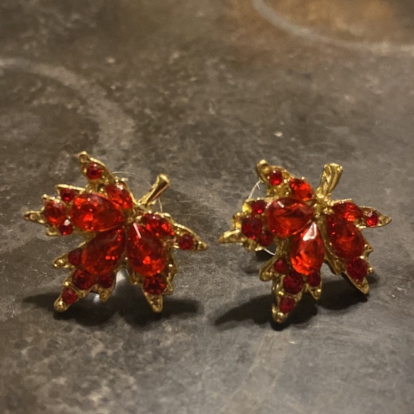 NWOT - Maple Leaf Design with Red Zircon Decor Stud Earrings (1.7cmX1.7cm) - Picture 6 of 7